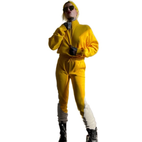 ARITZIA Yellow Sweatsuit - Cozy Fleece 1/4 zip sweatshirt & Perfect Sweatpant - Picture 2 of 8